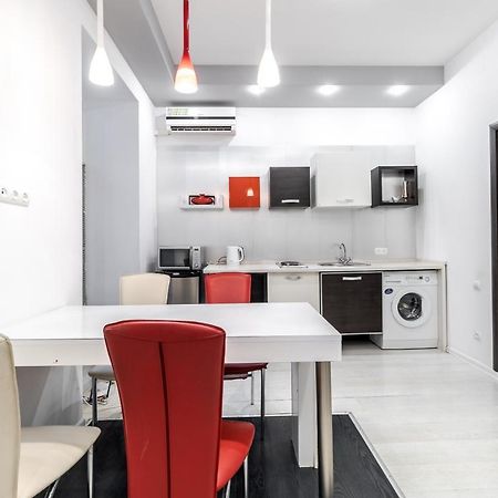 Black And Red Squares Apartment Leópolis Exterior foto